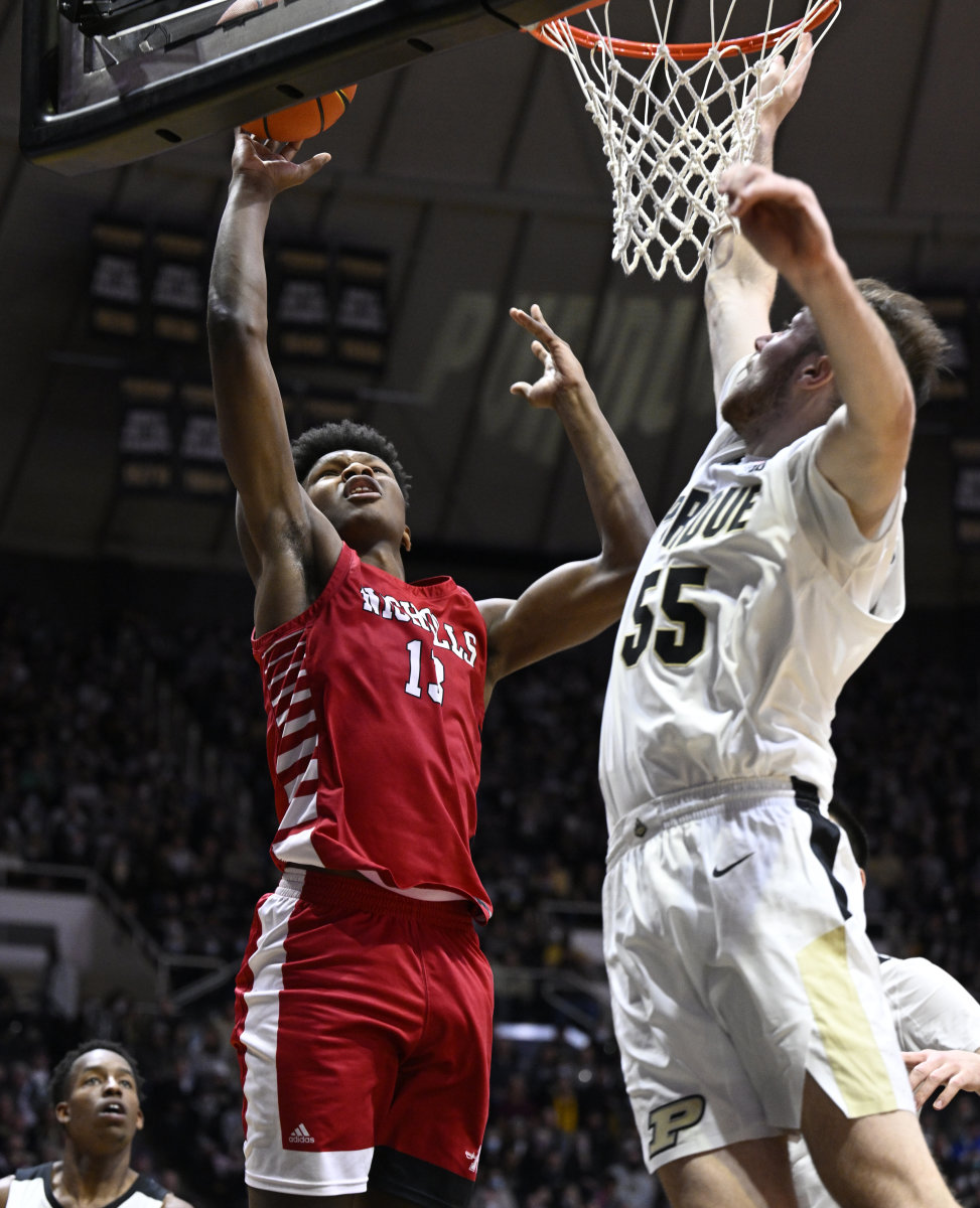 Sasha Stefanovic tries to block a Nicholls State player.